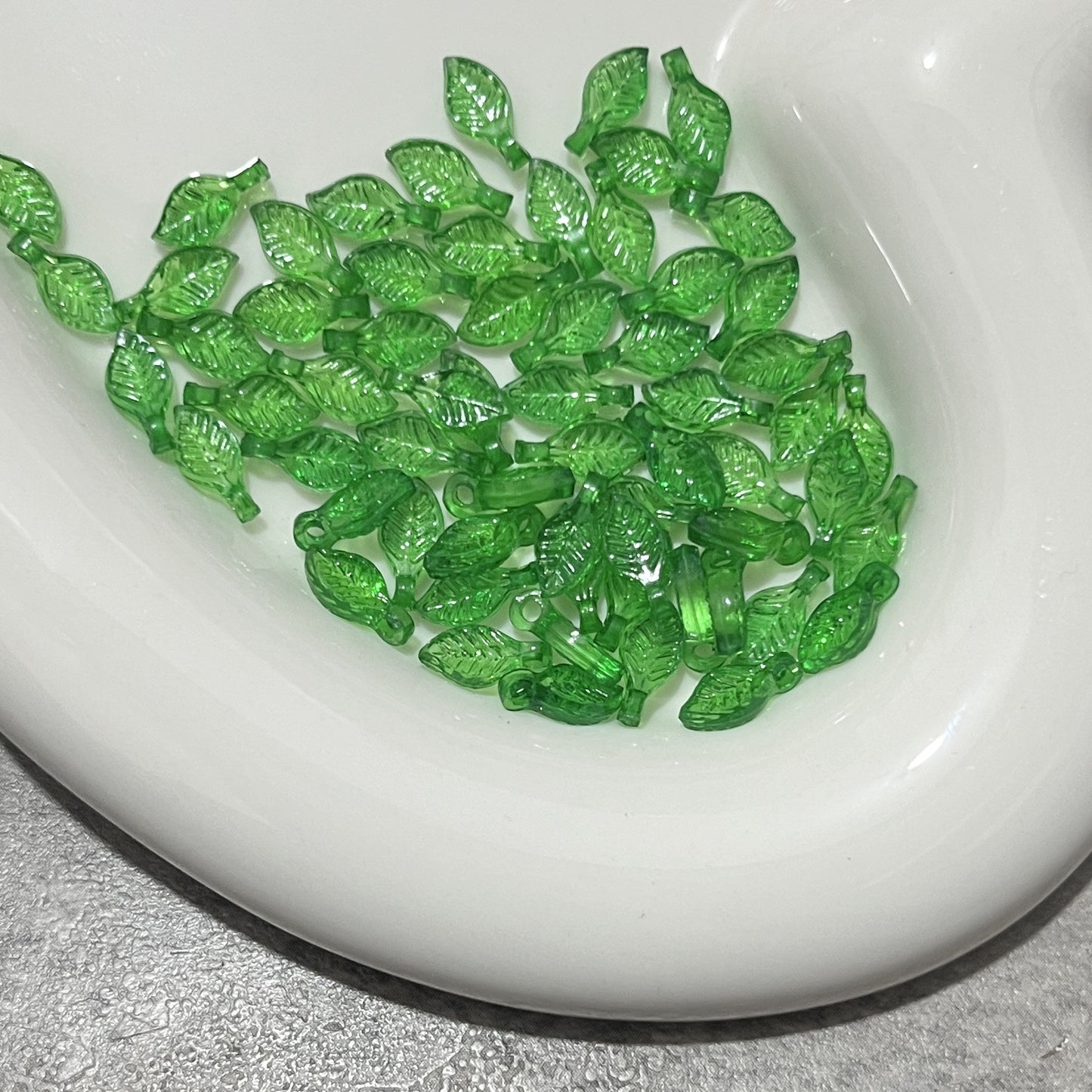 013-Acrylic Mini Versatile Small Leaf Grape Leaf DIY Handmade Ornament Beaded Bracelet Pendant Accessories
