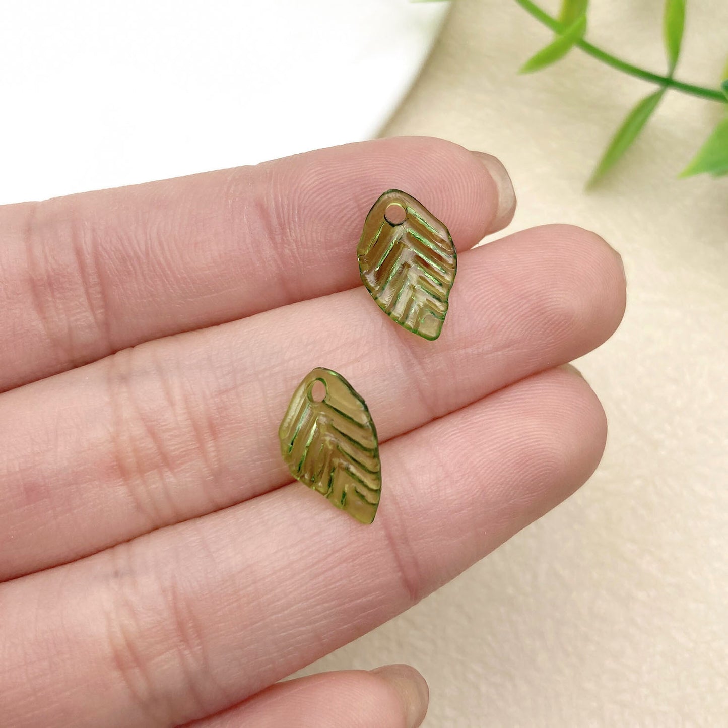 009-Simulation mini acrylic green transparent small leaf pendant DIY handmade jewelry accessories material