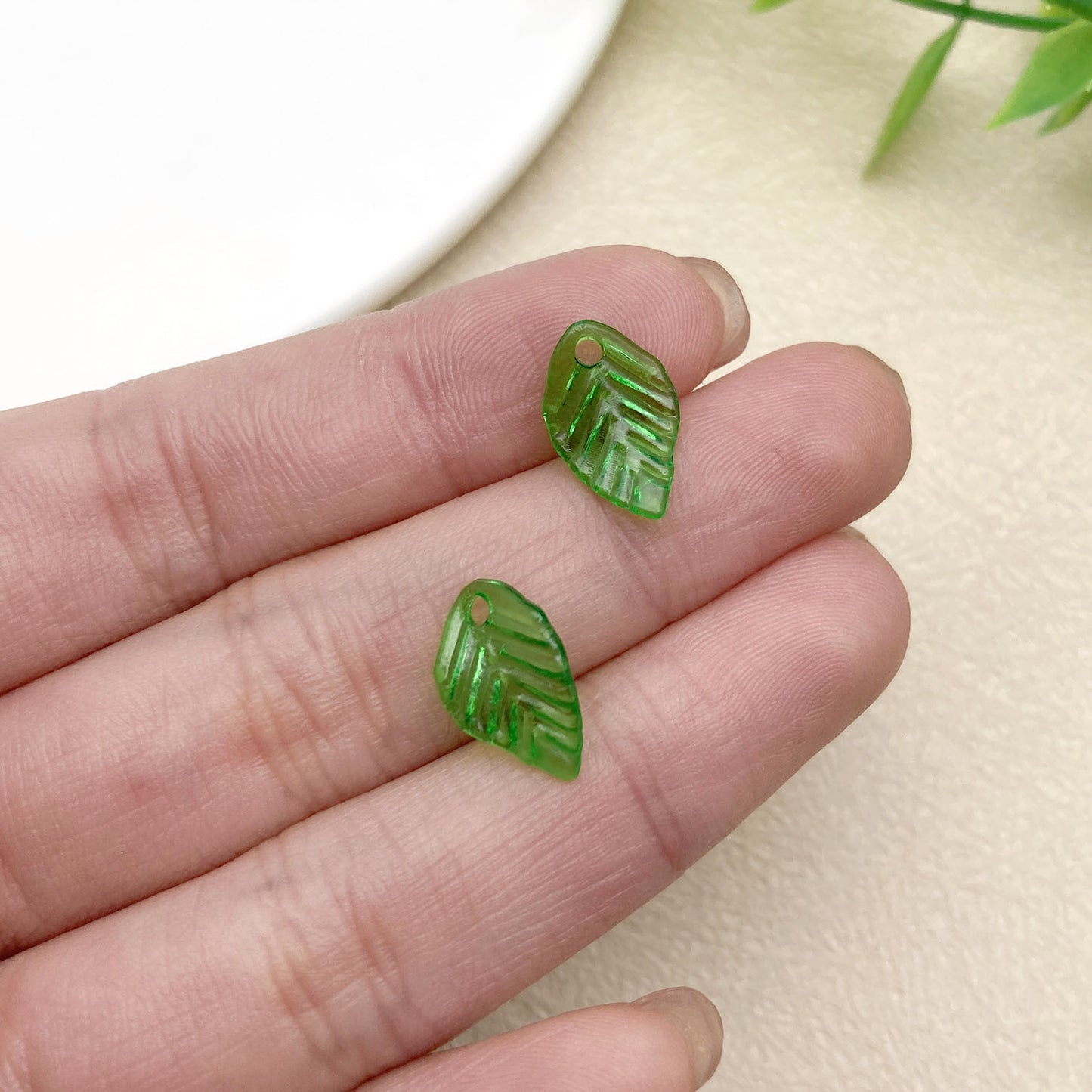 009-Simulation mini acrylic green transparent small leaf pendant DIY handmade jewelry accessories material