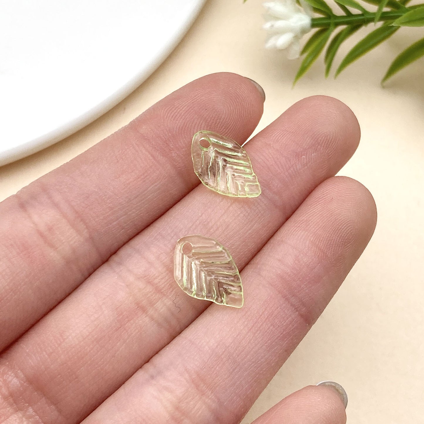 009-Simulation mini acrylic green transparent small leaf pendant DIY handmade jewelry accessories material