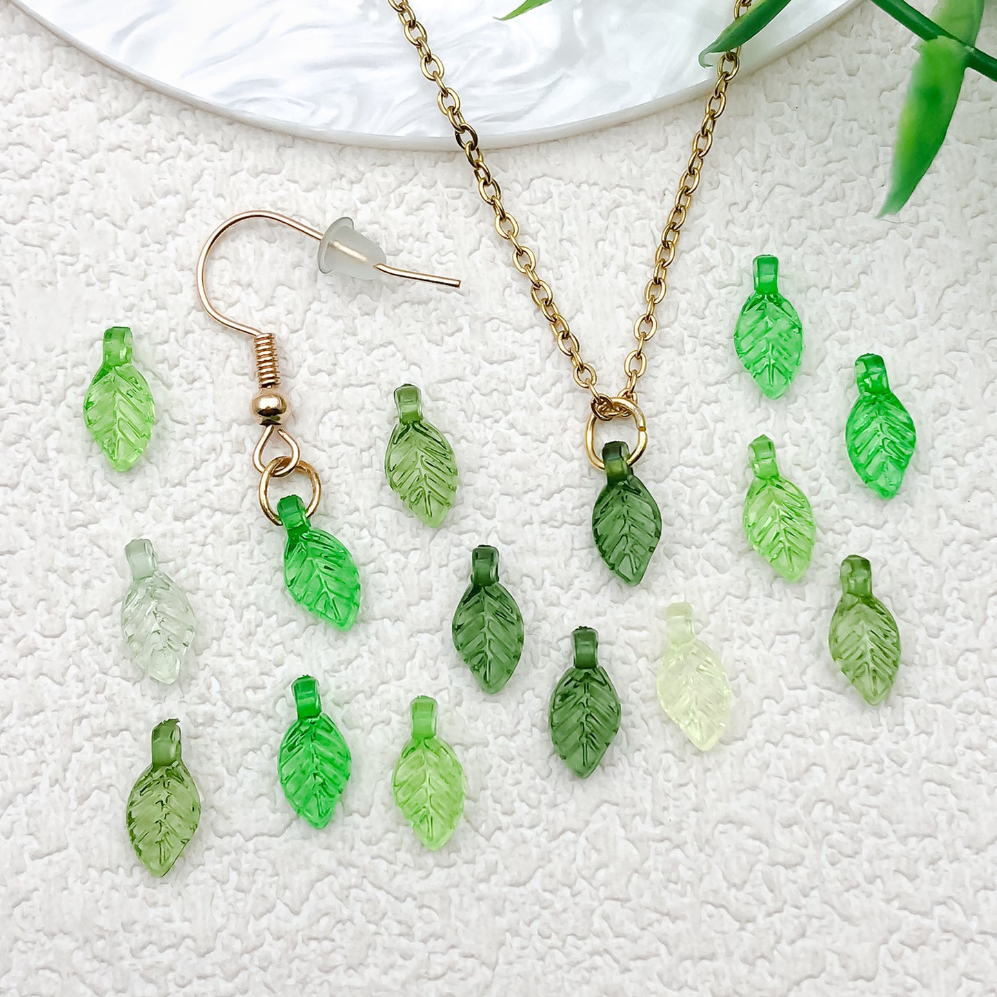 014-Acrylic mini green transparent small leaves DIY handmade beaded jewelry accessories
