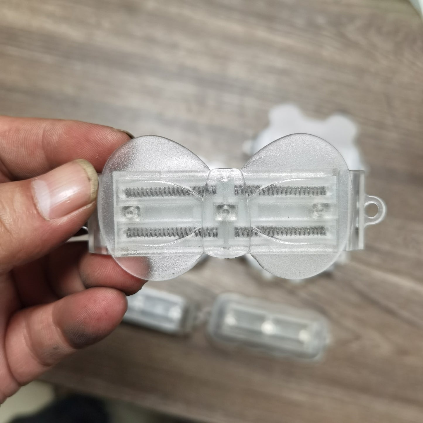 Transparent mobile phone back with cream glue DIY